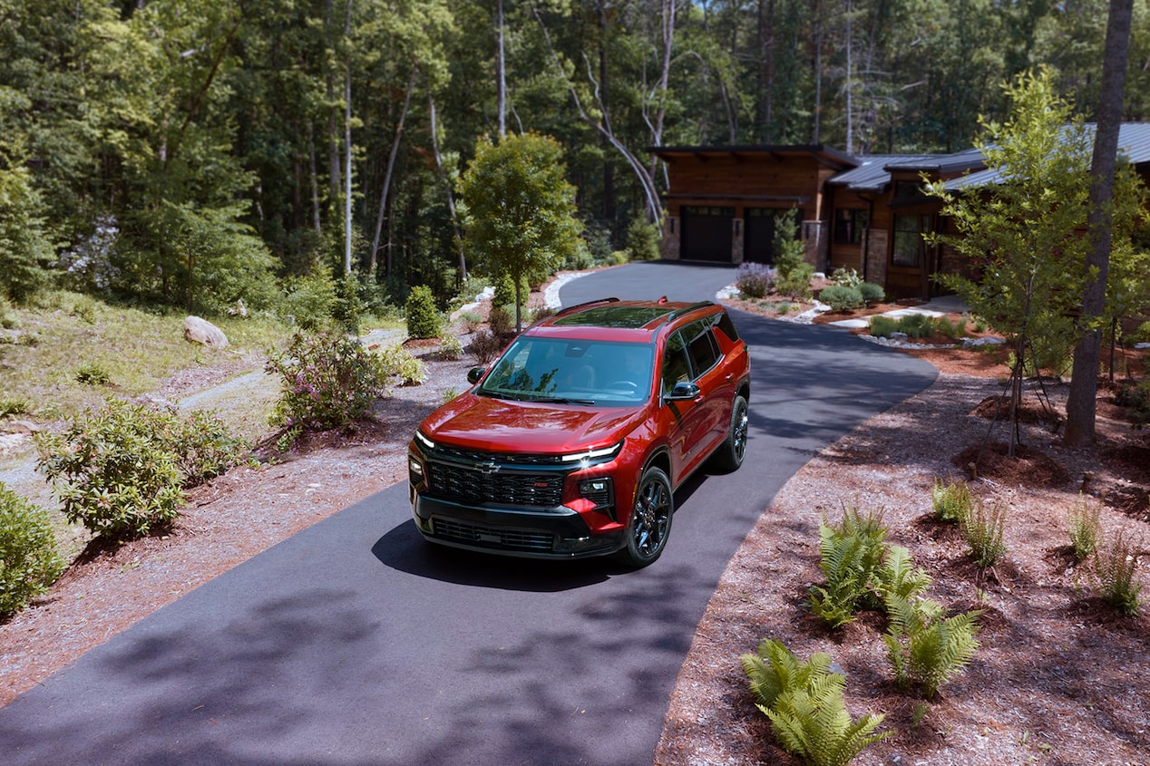 2024 Chevrolet Traverse parked in a driveway of a modern cabin.