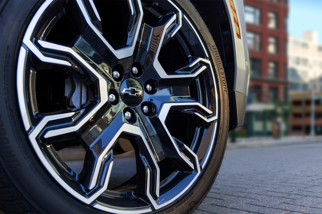 Close-up view of the wheel on the 2025 Chevrolet Suburban SUV.