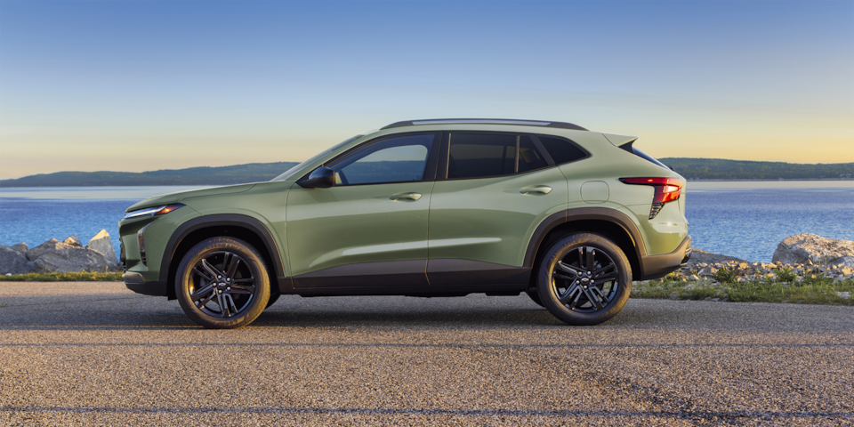 Left side profile view of the 2025 Chevrolet Trax.