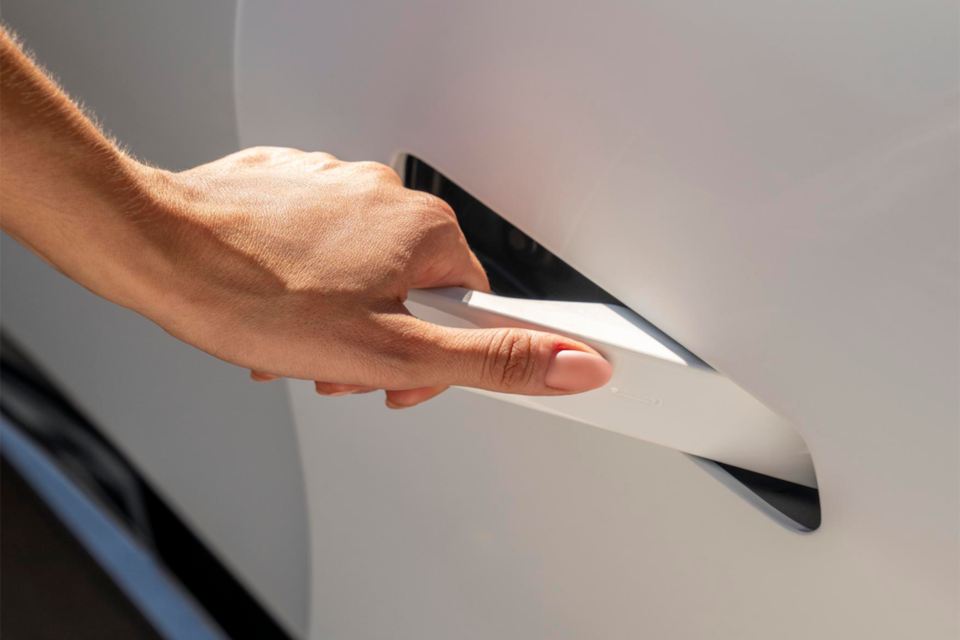 Exterior door handle of the 2024 Chevrolet Equinox EV.