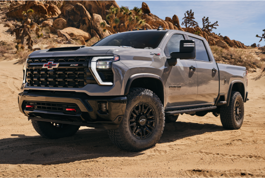 Silverado HD ZR2 Bison stationné dans le désert.