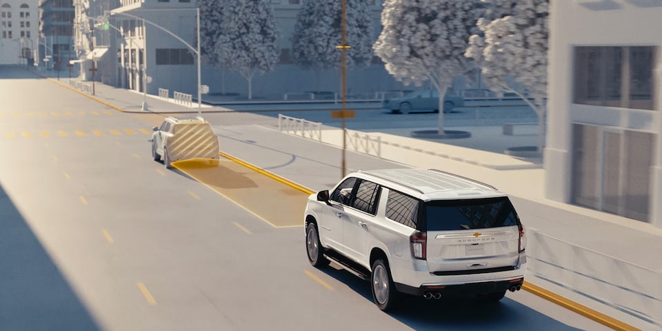 Alerte de prévention de collision et freinage d’urgence automatique du Chevrolet Suburban 2024.