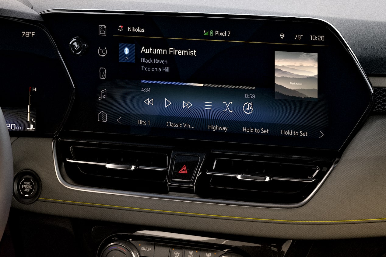 New, larger colour touchscreen of the 2024 Chevrolet Trailblazer.