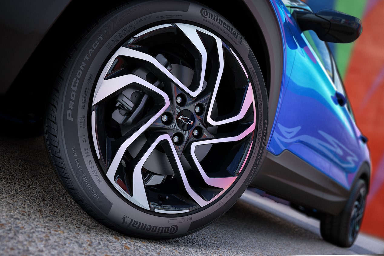 19-inch high-gloss black machined aluminum wheel of the 2024 Chevrolet Trailblazer RS.