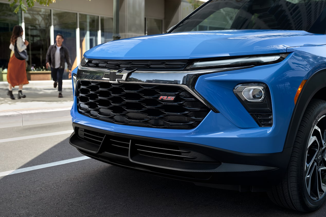 Restyled front end and grille of the 2024 Chevrolet Trailblazer RS.