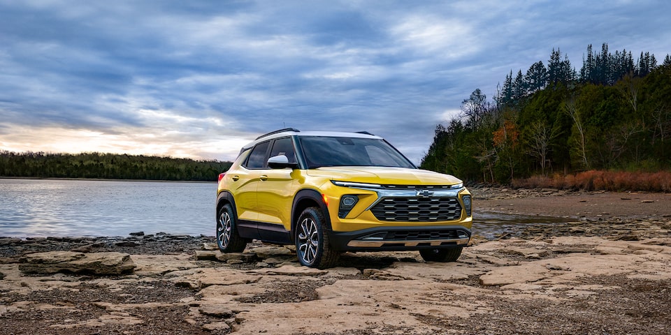 The 2024 Chevrolet Trailblazer parked by the lakeside.