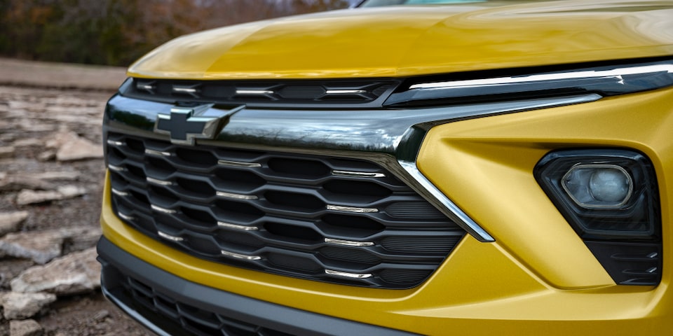 Close-up view of the high-gloss black mesh grilles of the 2024 Chevrolet Trailblazer.