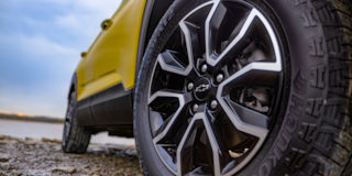 Close-up view of the high-gloss aluminum wheels of the 2024 Chevrolet Trailblazer.