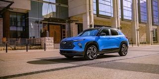 The 2024 Chevrolet Trailblazer parked beside a modern building.