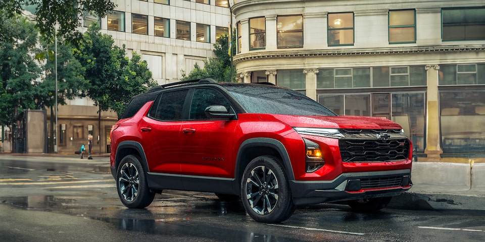 2025Chevrolet Equinox Small SUV Front Side Exterior View