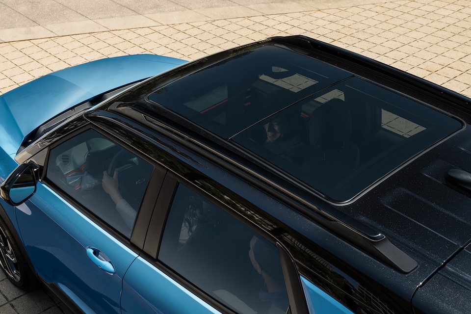 Exterior overview of the sunroof of the 2025 Chevrolet Trailblazer.