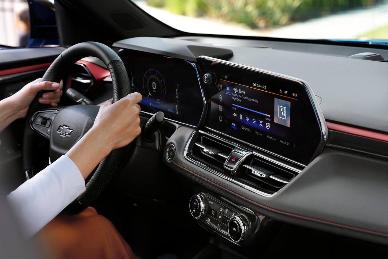 Steering wheel and infotainment touchscreen of the 2025 Chevrolet Trailblazer.