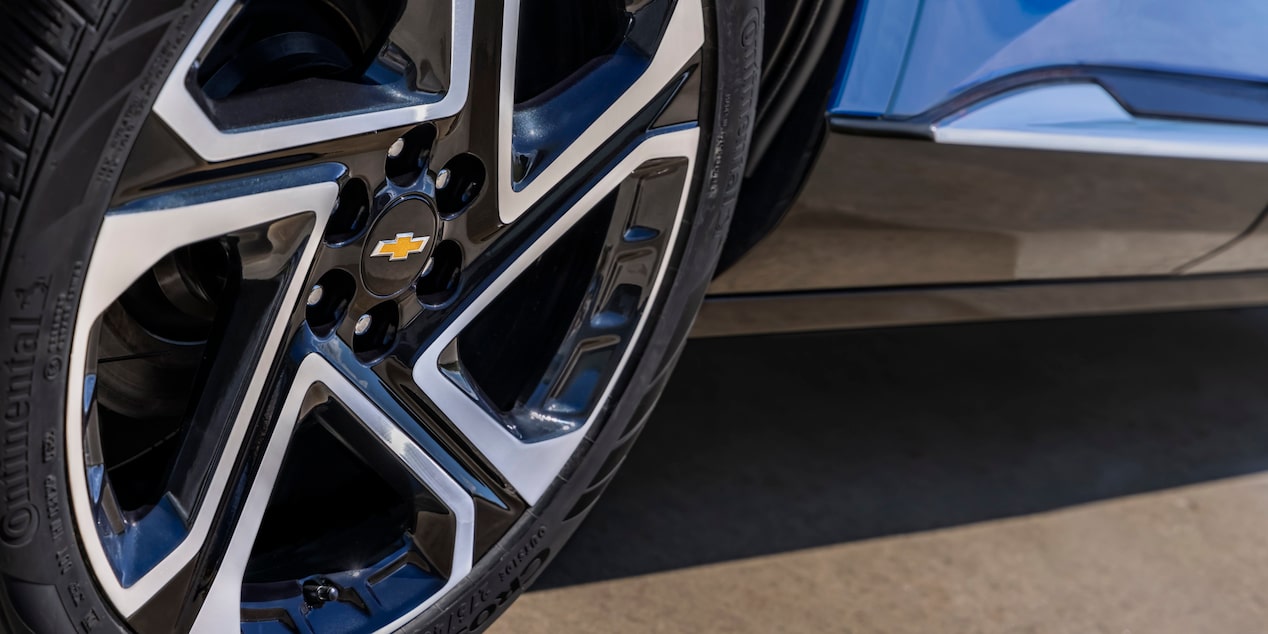 Close-up view of the aluminum wheels on the 2025 Chevrolet Equinox EV.