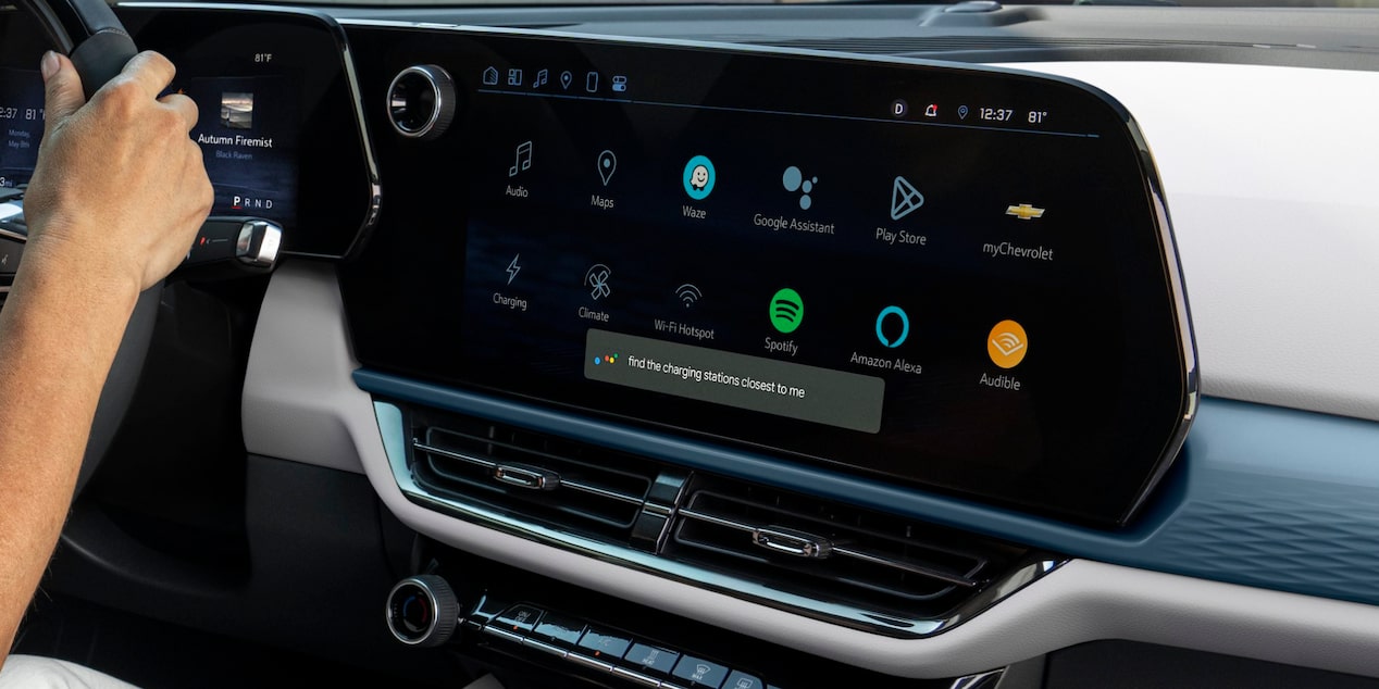 Vue rapprochée de l’écran du système d’infodivertissement du Chevrolet Equinox EV 2025.